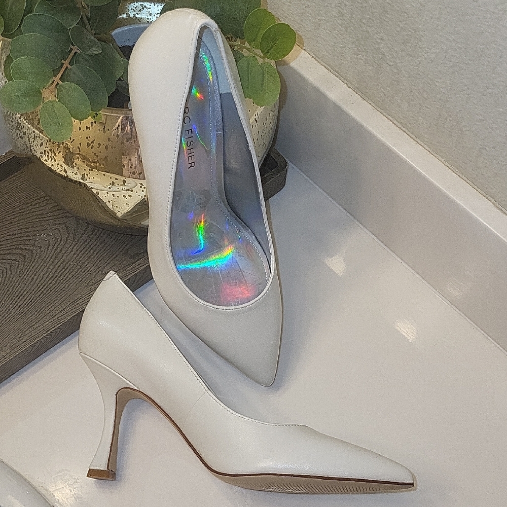 Marc Fisher NEW Pointed Toe Kitten Heel Pumps Flared Stiletto Shoes Womens 6
